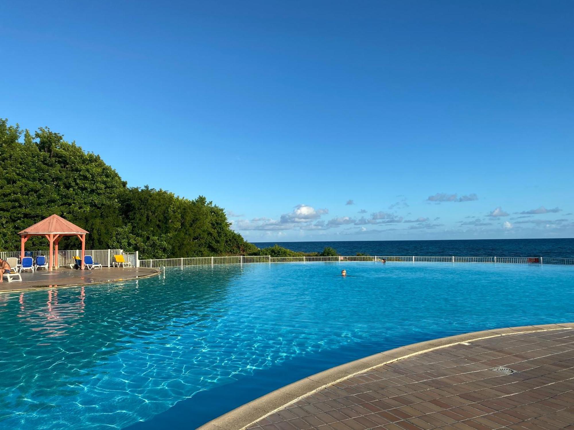 Ti Kaz Emeraude - Mer, soleil et sable fin, piscine et tennis Saint-Francois  Extérieur photo